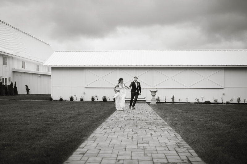 Etre farms Michigan wedding venue saint joseph st luxury barn all inclusive photography photographer -41