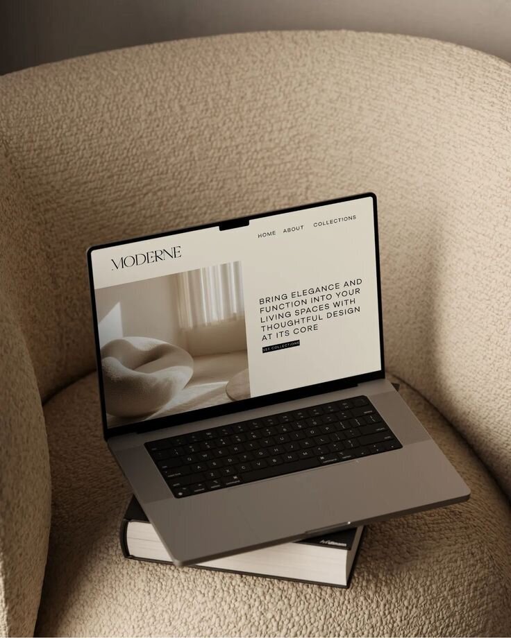 Maid of honor applies bride's makeup, captured by Oahu wedding photographer.