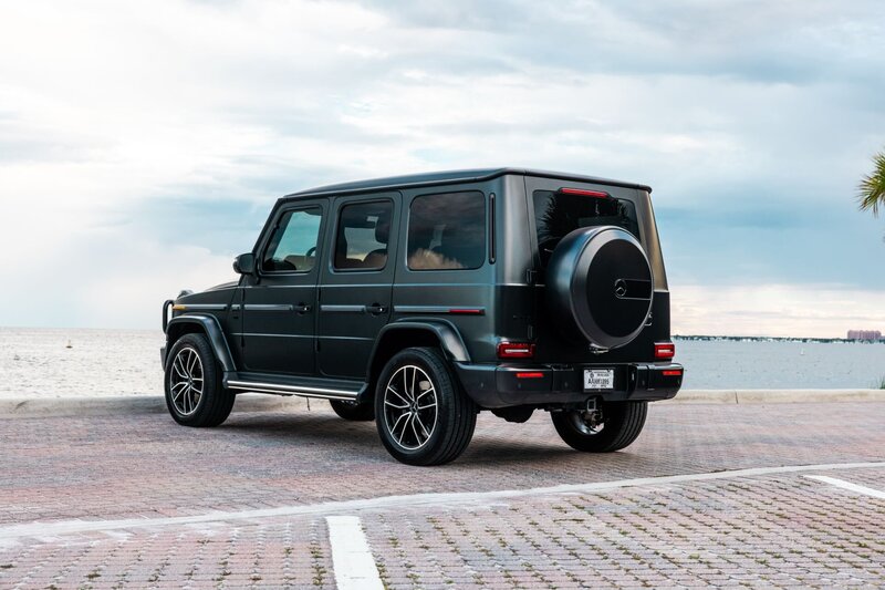 mercedes-g550-matte-manufaktur-night-black-magno-for-rent-in-miami-024