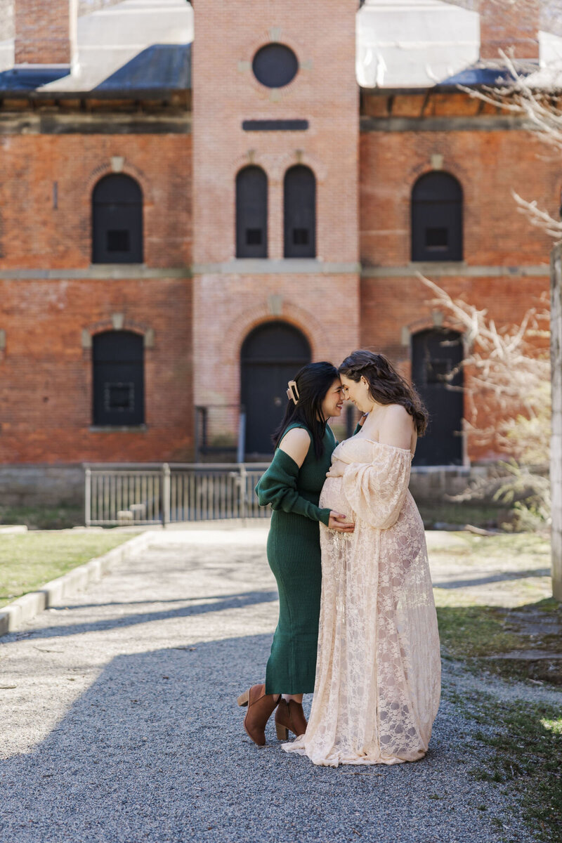 Low stress Hudson Valley maternity photography near The Garrison with natural portraits