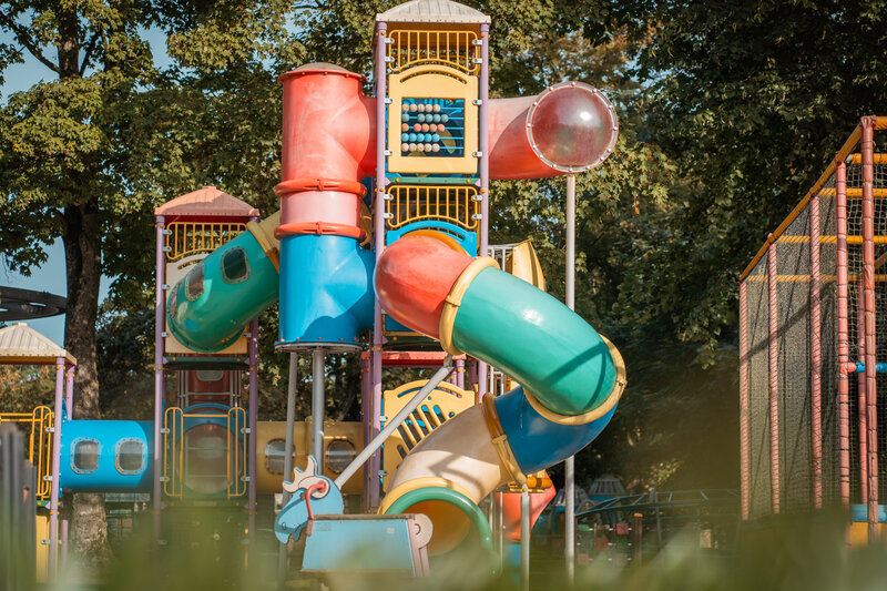 buiten spelen, speeltoestellen, speelpark Sprookjeshof