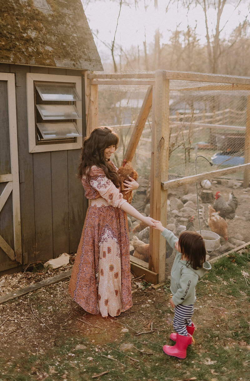 Sadie, a Child and a Chicken