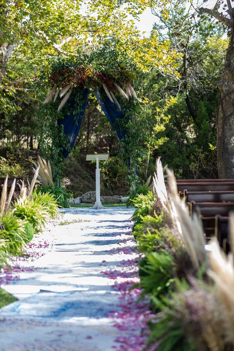 creek-outdoor-ceremony-site-texas-wedding-venue