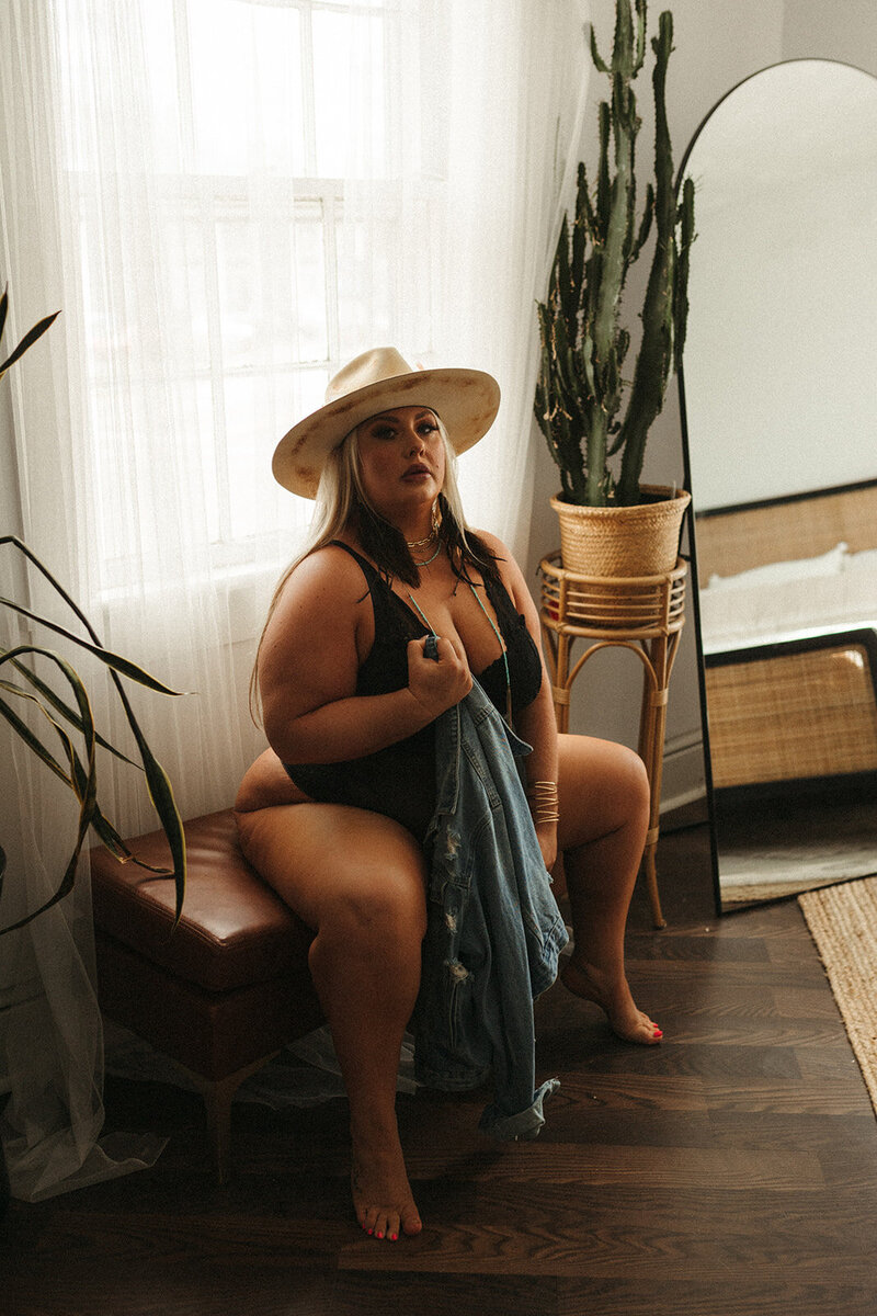 woman wearing cowboy hat