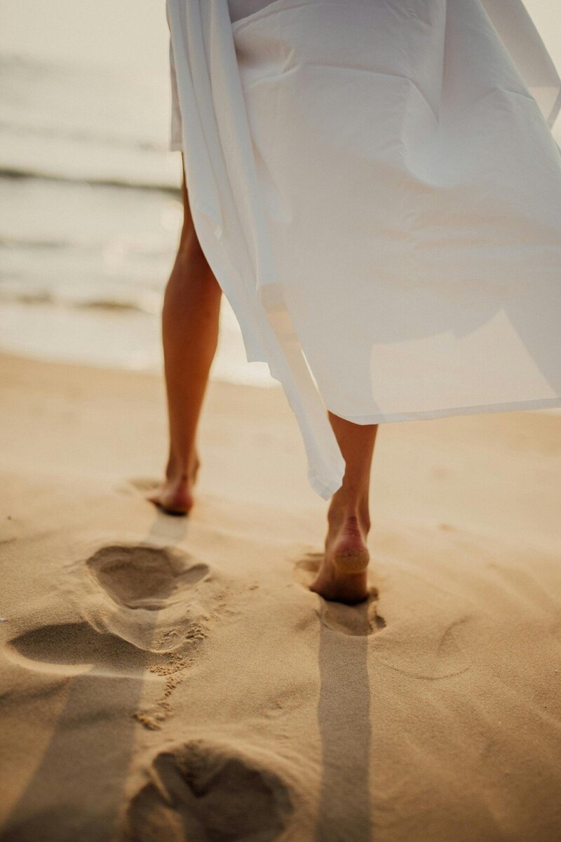 Woman walking forward to symbolize healing from trauma and ptsd