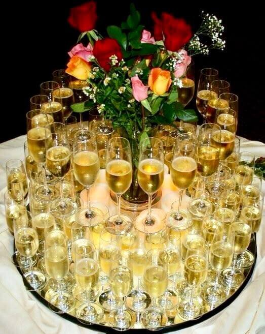 champagne-tower-flowers