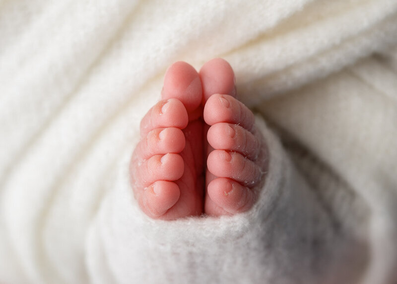 newborn-baby-tiny-toes-close-up