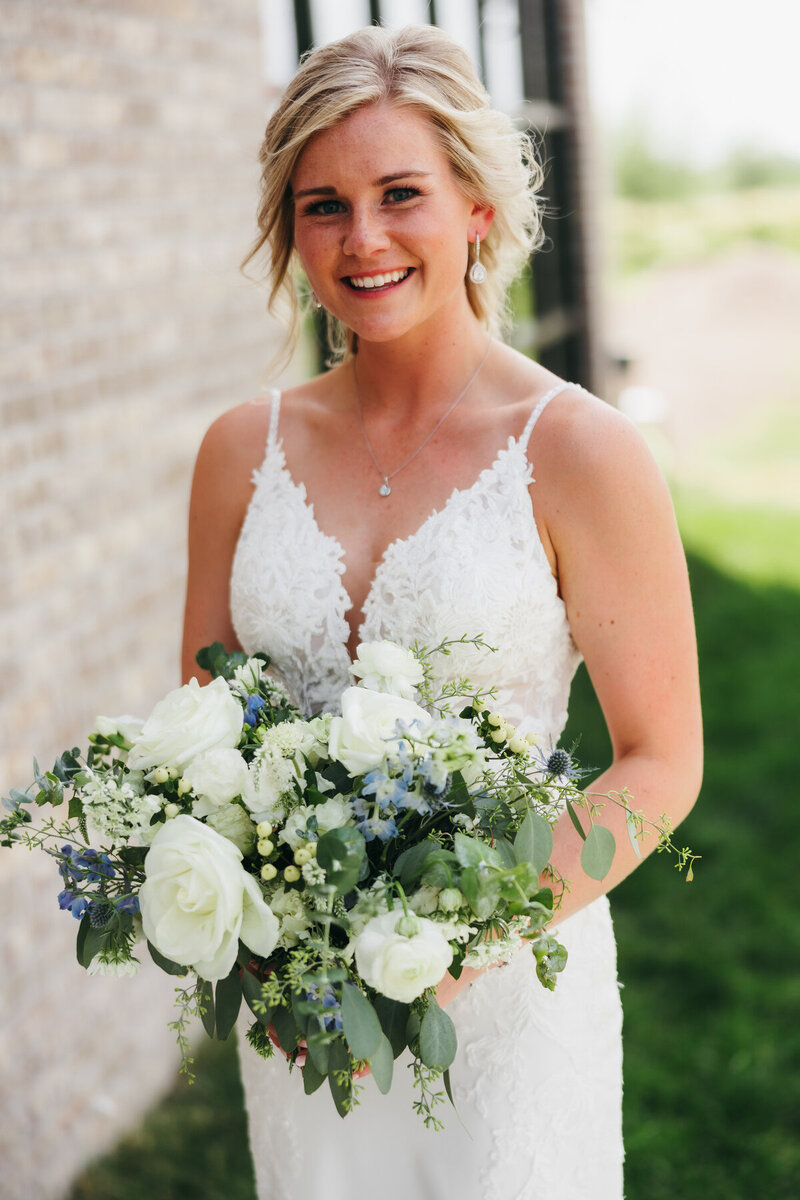 maddie-and-paul-bravo-photographer-thistle-and-dot-wedding-florist-design