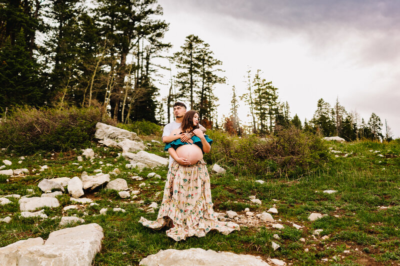 Experience unforgettable family photo sessions in Albuquerque with this stunning image of a joyful family in a lush, expansive forest. Dressed in stylish boho outfits, they radiate happiness and togetherness, making for a memorable and enchanting portrait.