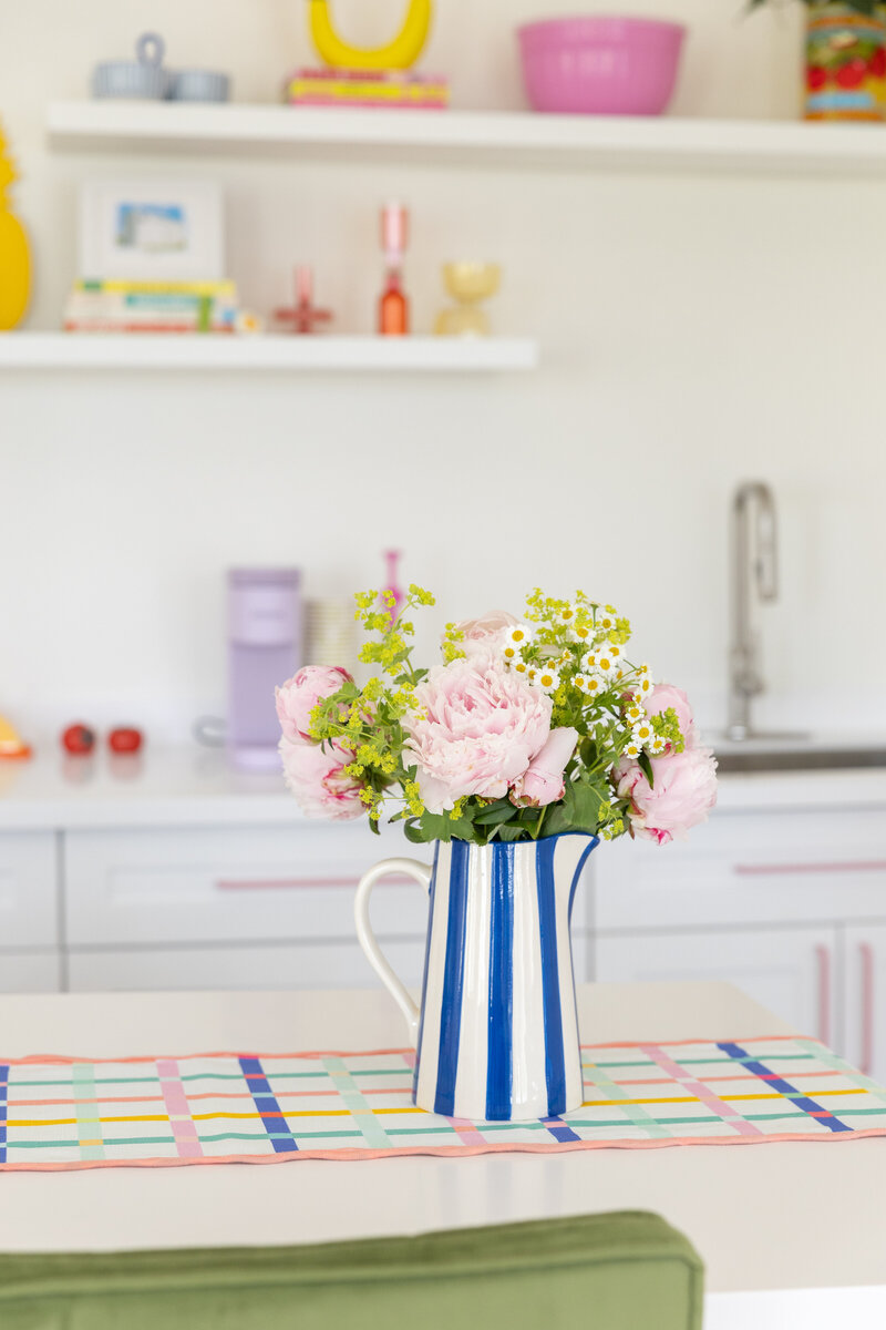SHP-Brand-Bash_006_Lustre-Loft-Amenities-Flowers_SHP_2673
