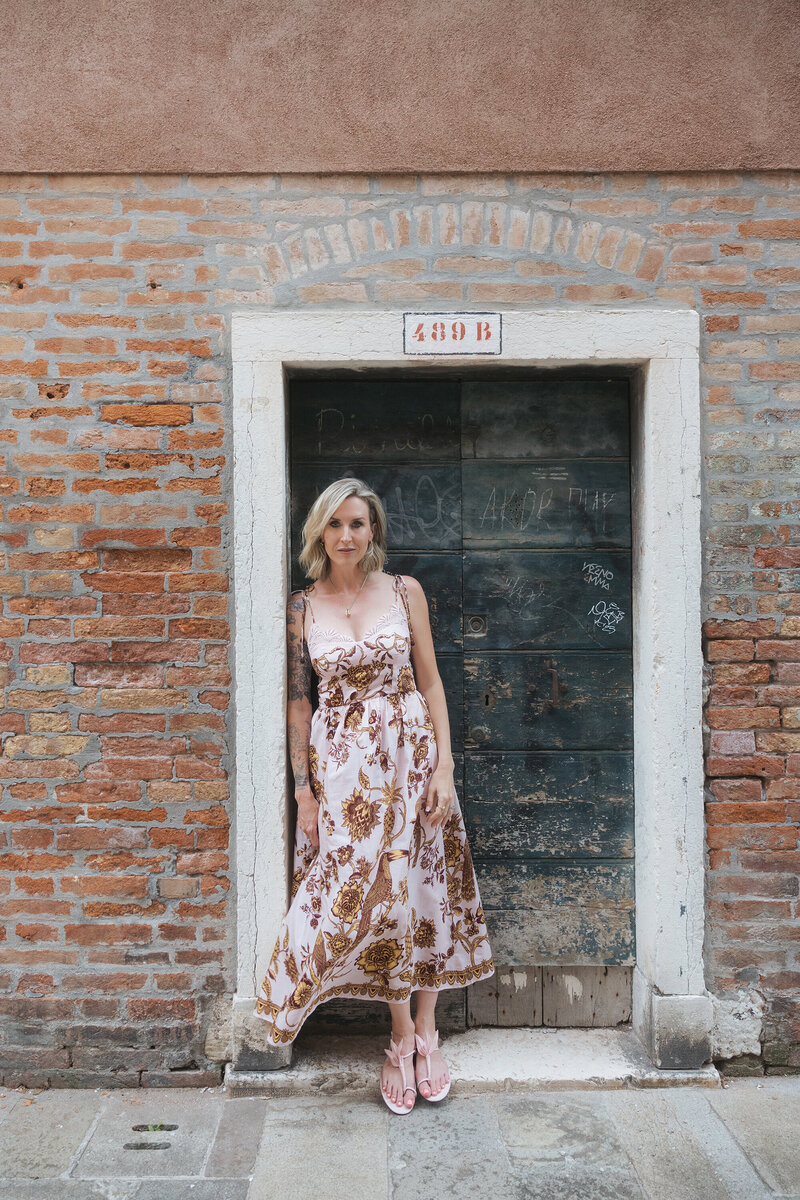 Colorado Elopement Photographer captures woman standing against pillar