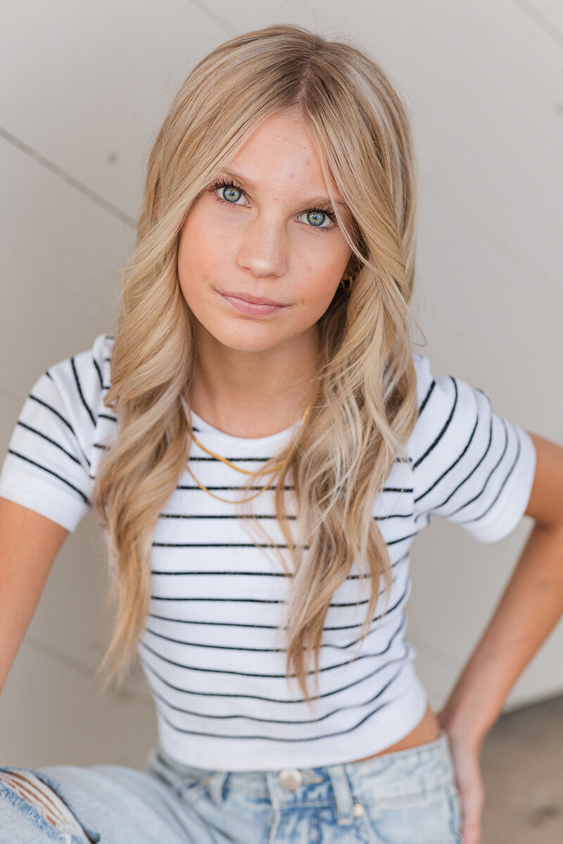 2024-krystal-moore-photography-white-wall-mini-family-14