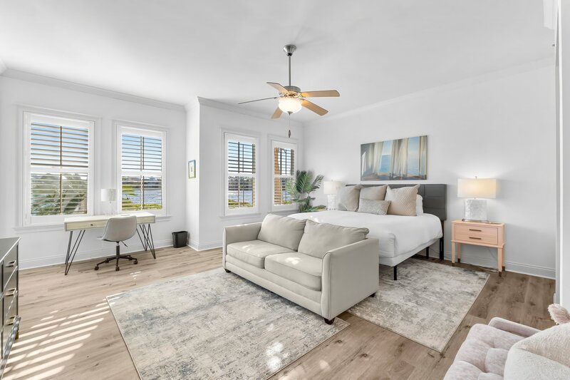 5-web-or-mls-118 Carillon Market St 102-12