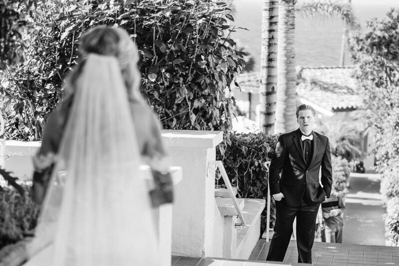 bride and groom at La Valencia Hotel in La Jolla
