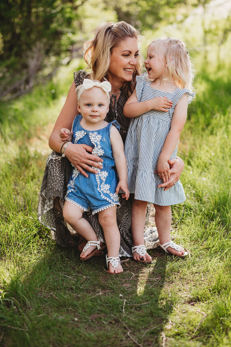 Maternity & family  photographer located in Fort Collins Colorado, Horsetooth at sunset