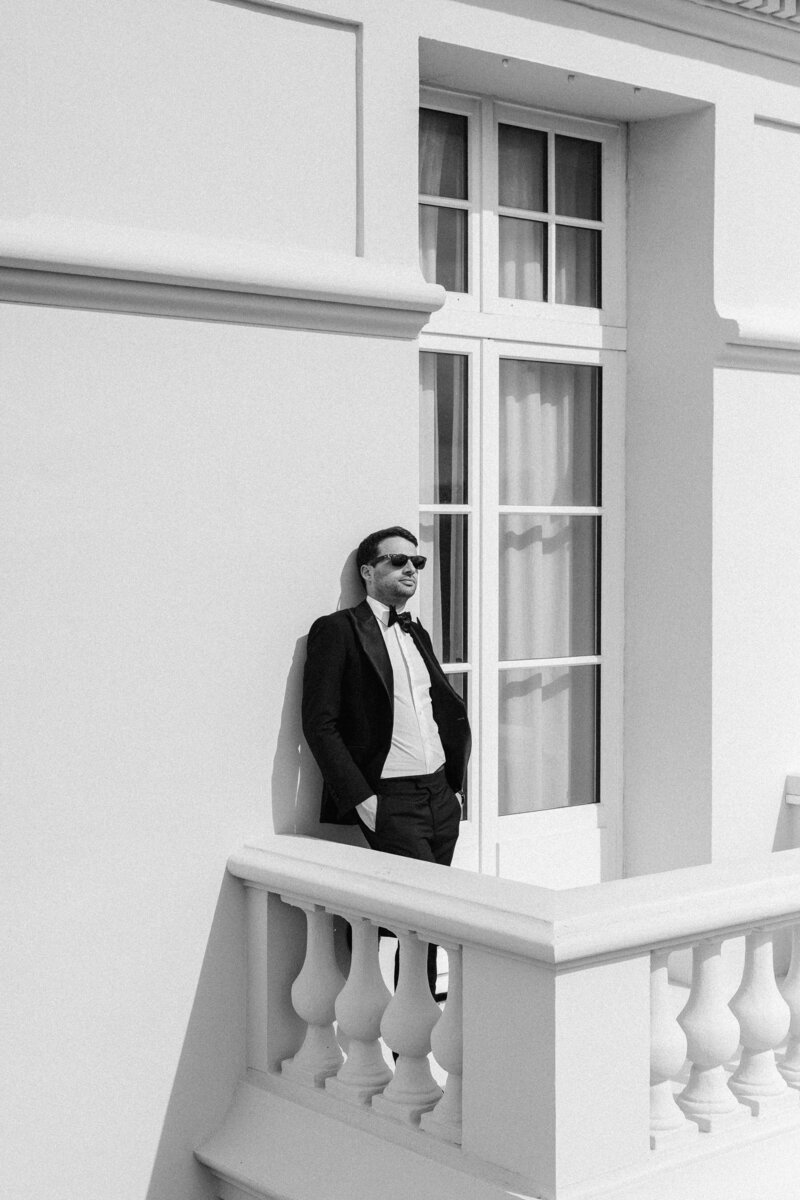 groom-portrait-modern-wedding-france