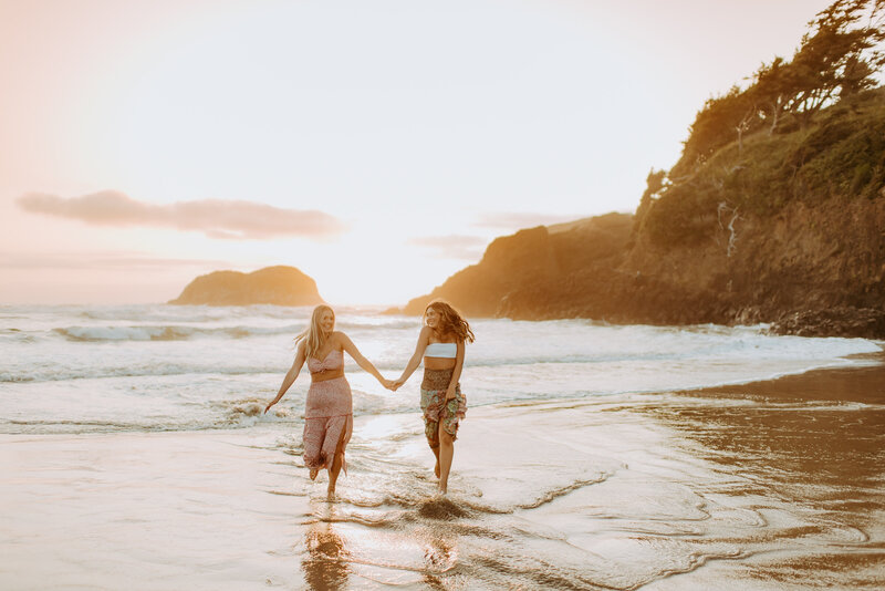 Oregon Beach Senior Photos Besties Shoot