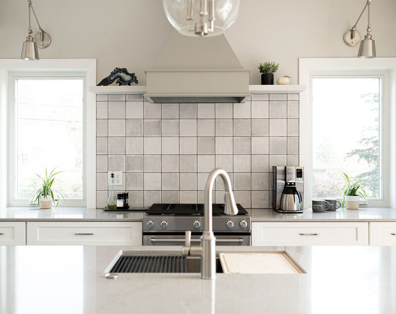 light-airy-kitchen-design-04