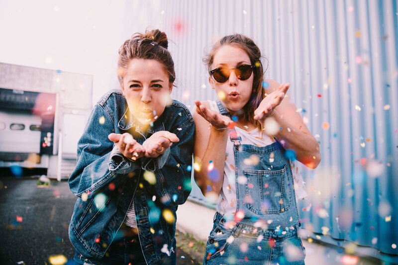 fun-friendship-happiness-party-confetti-confetti-celebrate-hipster-best-friends-millennials_t20_ooJ6ZQ