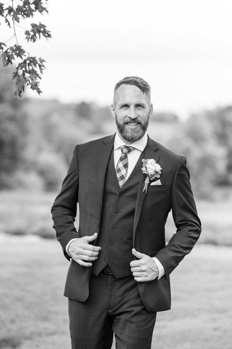 farmin-bettys-wedding-wisconsin-the-paper-elephant-0062