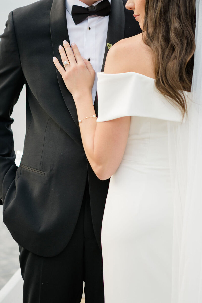 detail shot of the bride's wedding rings