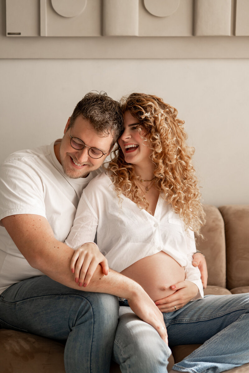 Newborn foto bij daglicht fotostudio Studio Laurant by Juliette