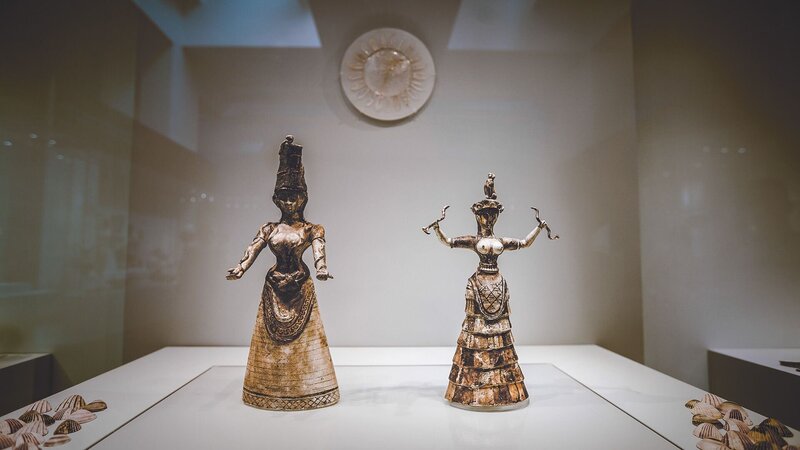 snake-goddess-figurines-archaeological-museum-of-heraklion-dsc05340-1