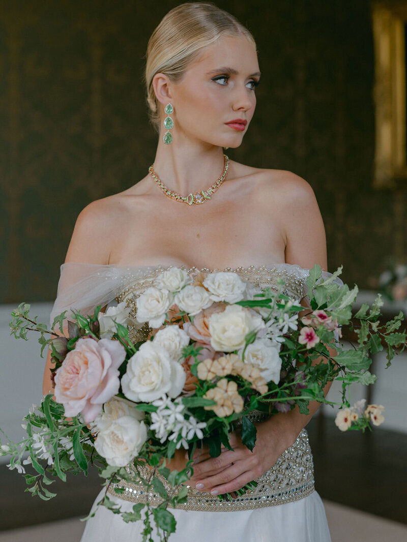 Modern bride carrying a bouquet of flowers at St.Giles with bridal make-up by Jessica Rose