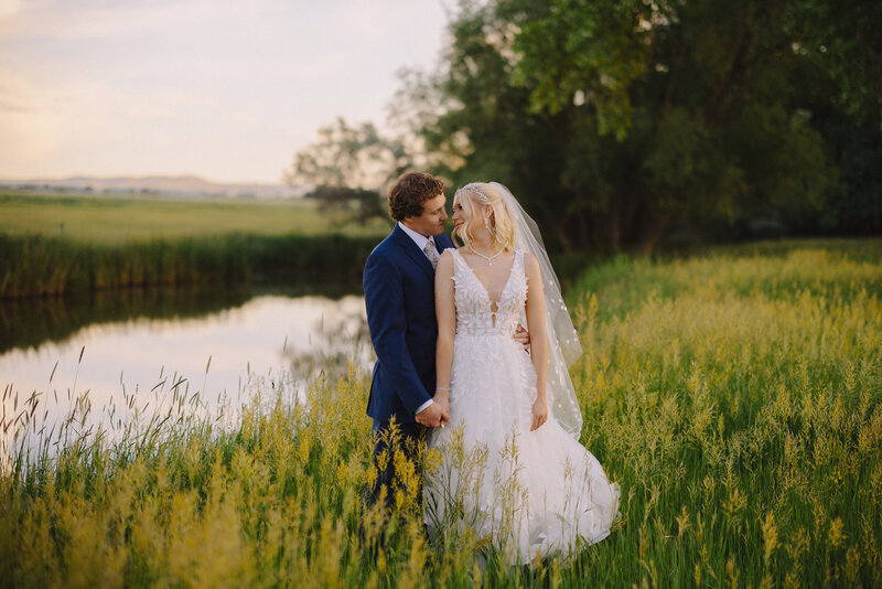 Estes Park Wedding Photographer Denver Wedding Venue Planner Della Terra Mountain Top Fall Colorful Wedding Liz Osban Photography Black Canyon Inn Wyoming Wedding Photographer Elopement Engagement 1