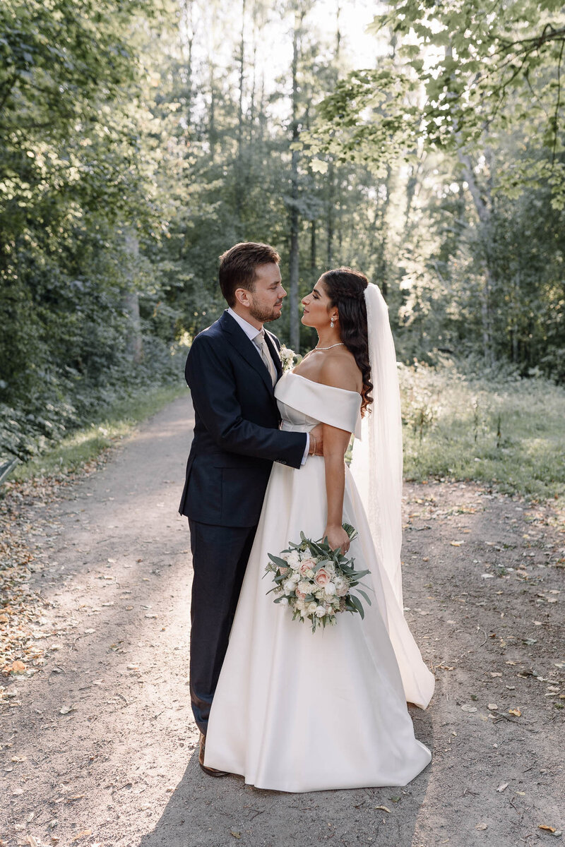 Jessica och Carl-Henrik 2021, Almby Kyrka, Eztrad, Bröllopsfotograf Camilla Björkgren-1724-8