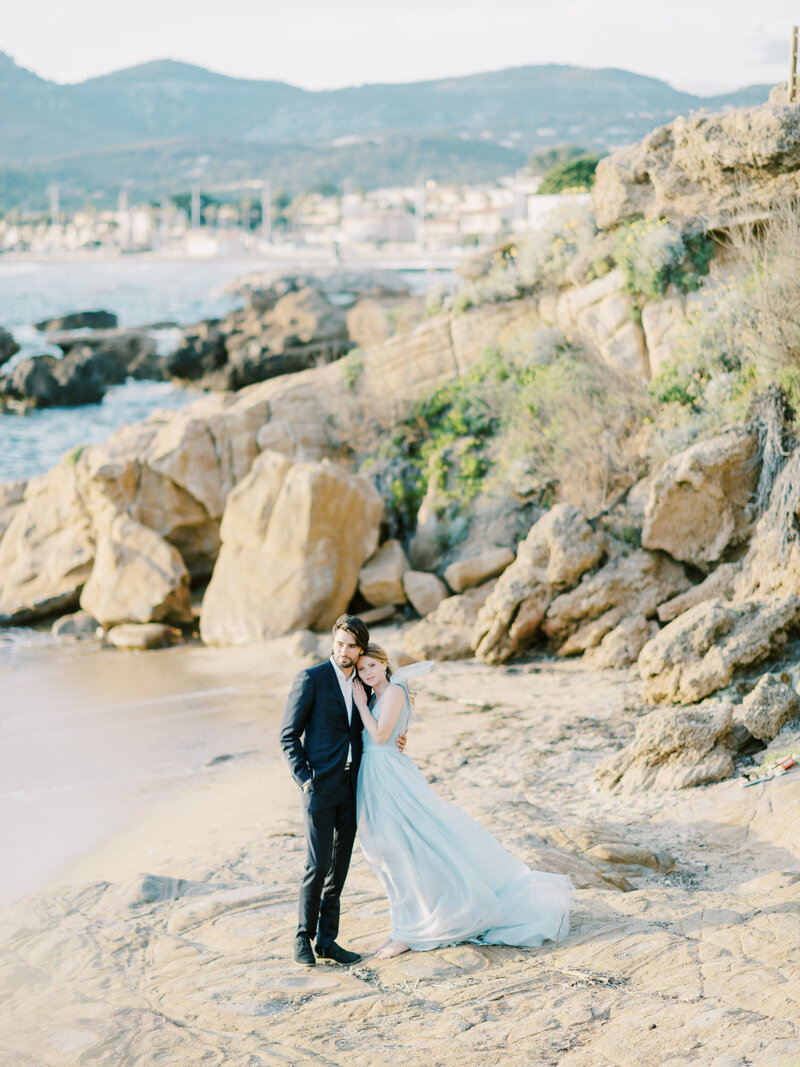 elegant-bride-and-groom-on-the-beach