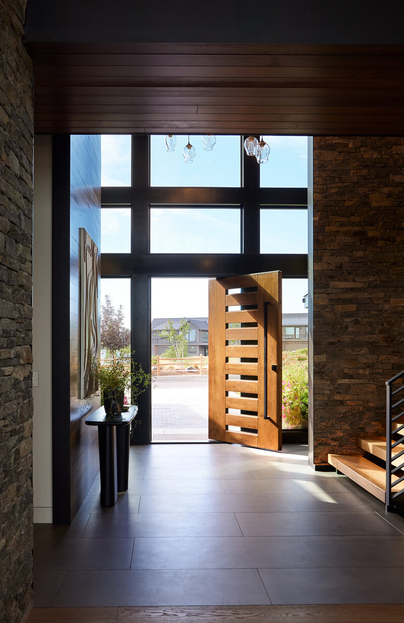 mountain_house-entry-pivot-door-luxe-materials
