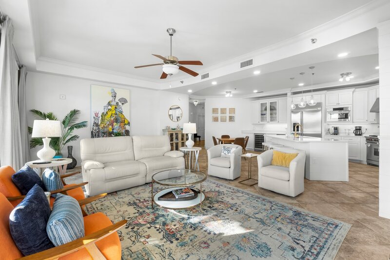 26-web-or-mls-118 Carillon Market St 102-33