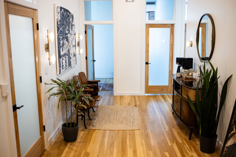 Therapist offering couples counseling in Kansas City during a session