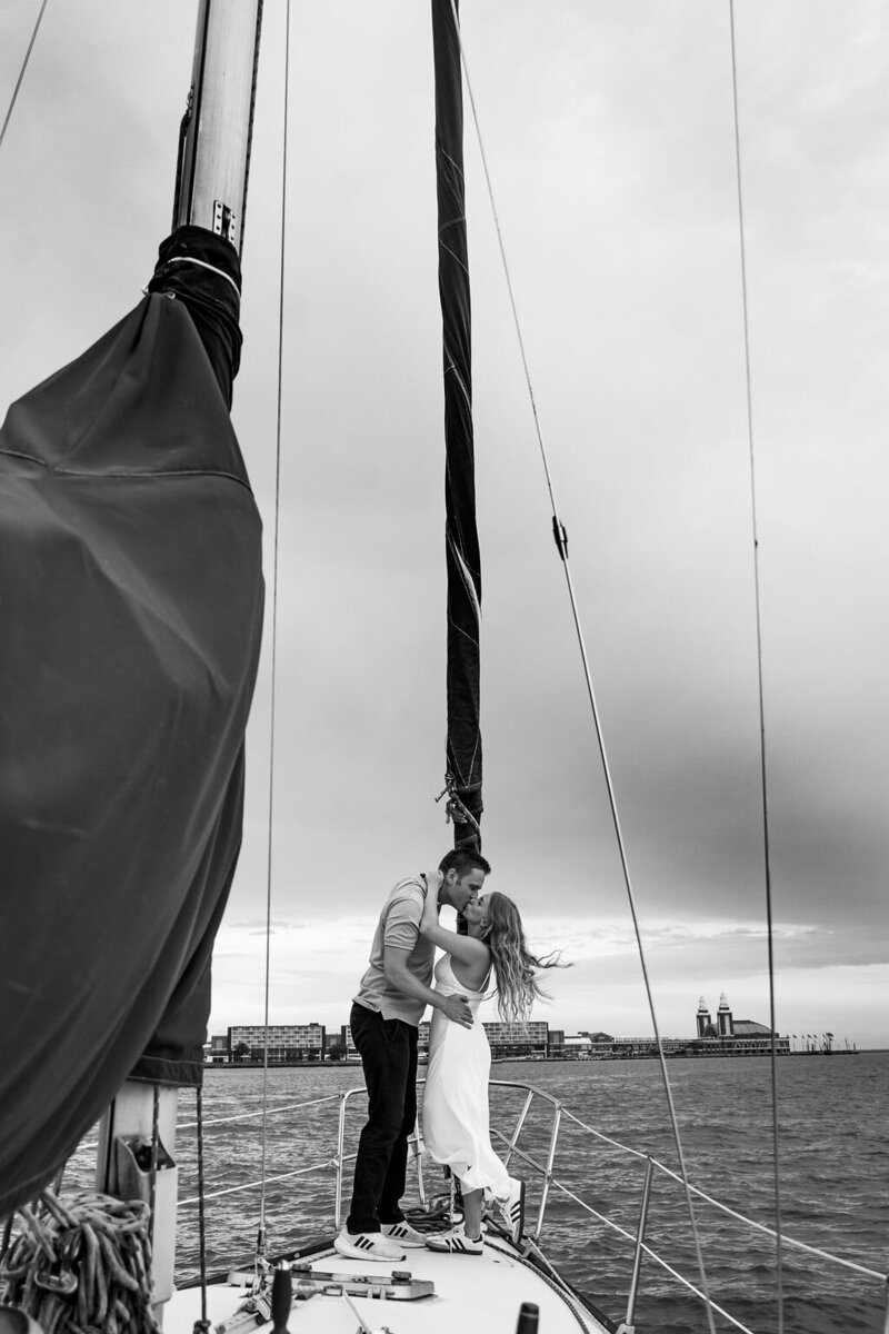 chicago-sailboat-engagement-session (43)
