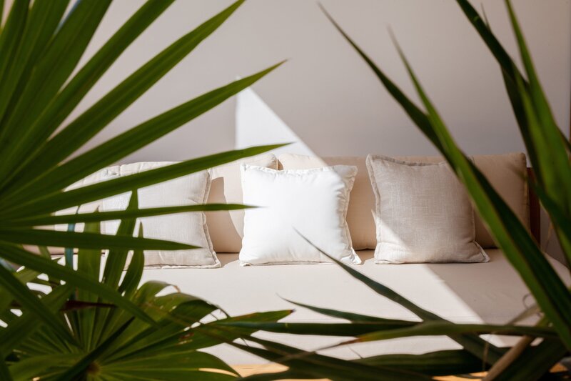 02-3-Careyes-Mexico-Properties-El-Careyes-Club-and-Residences-6B-Suites-Lounge-Sofa-Details-8281
