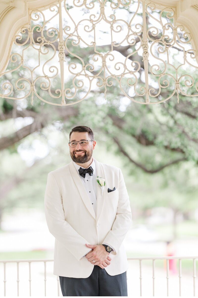 groom in white tux