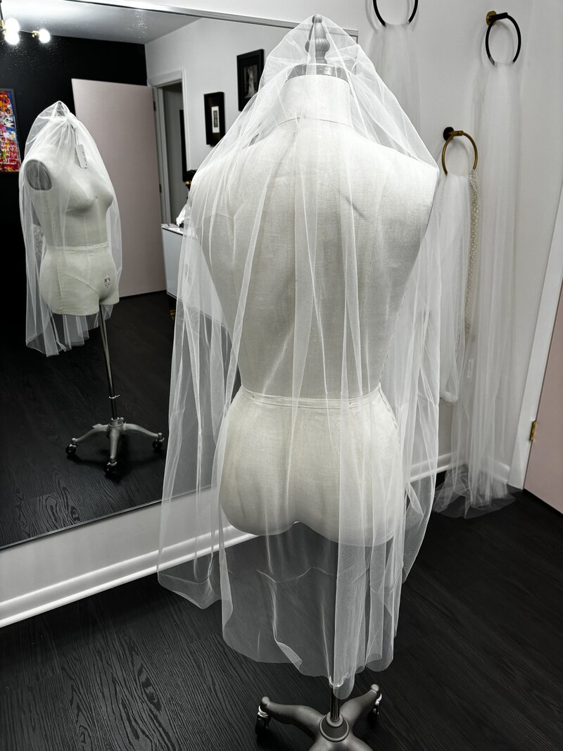 demelis atelier ivory fingertip bridal veil