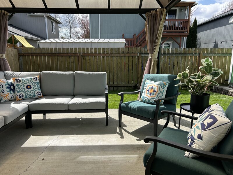 occupied-home-staging-marysville-patio-modernmollusk