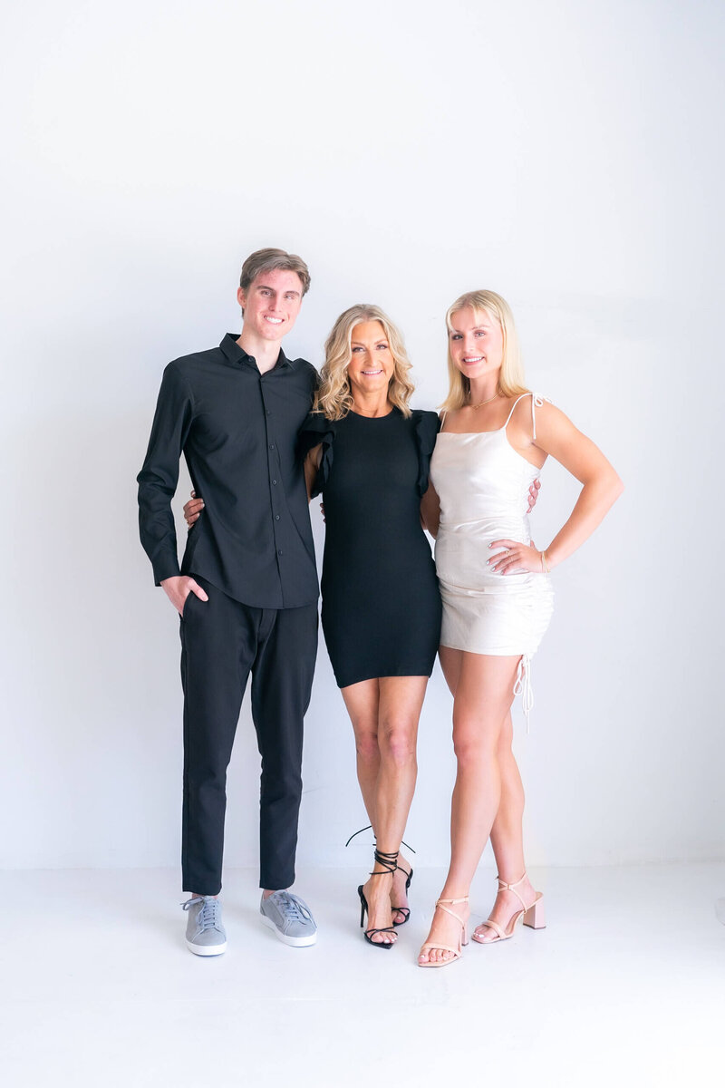Anna, Austin & Ashley family all helping her Social Media focused Marketing Business.