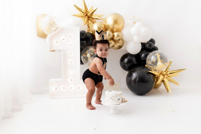 dallas cake smash black and gold