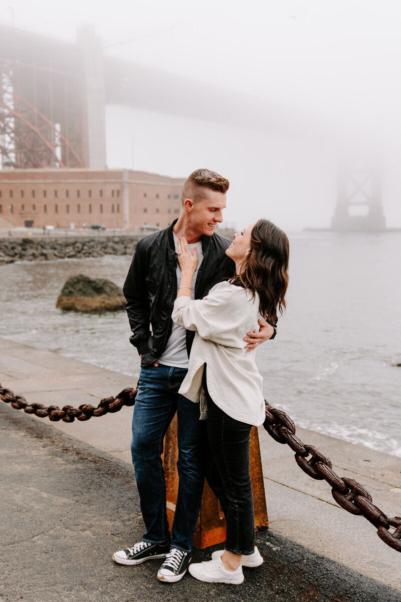 Couple at the Golden Gate Bridge.