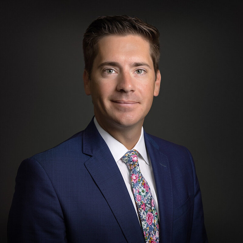 Get corporate photography in Jacksonville, FL for your business events and teams. Our studio creates professional team headshots and event photos for websites. We help your company look great and connect with clients. Book your Jacksonville corporate shoot now!