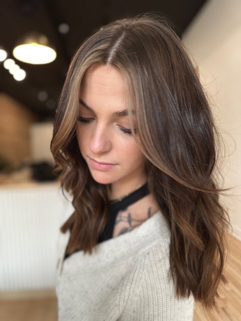 Hand-tied hair extensions create volume, body and movement to your hair.