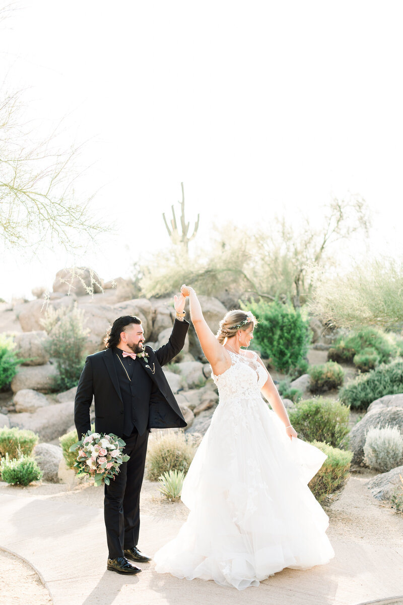 Bride and groom kissing in Arizona