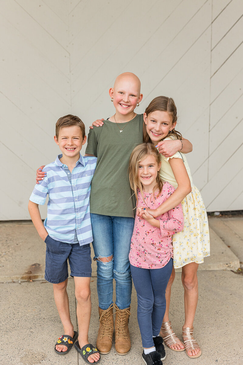 2024-krystal-moore-photography-white-wall-mini-moose-jaw-family-6