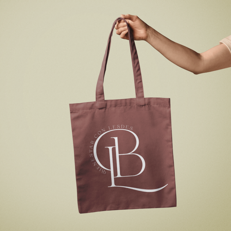 hand-holding-tote-bag-mockup-template-634edaf1ac1b3462a56a59ce@2x