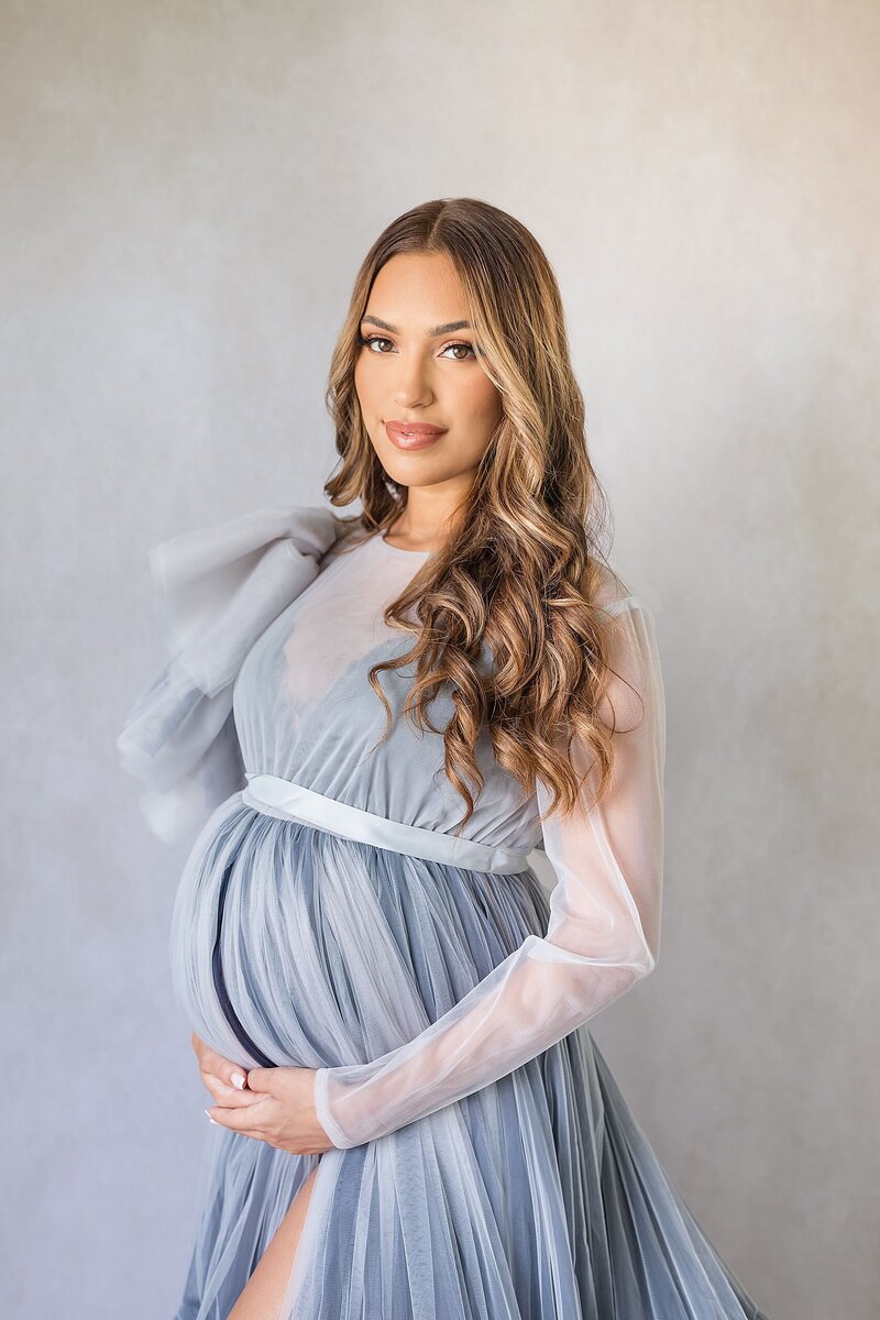 maternity photographer with client closet