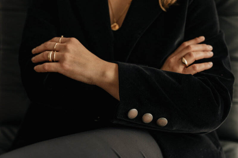 kaboompics_jewelry-photo-shoot-woman-wearing-gold-rings-and-necklace-29252