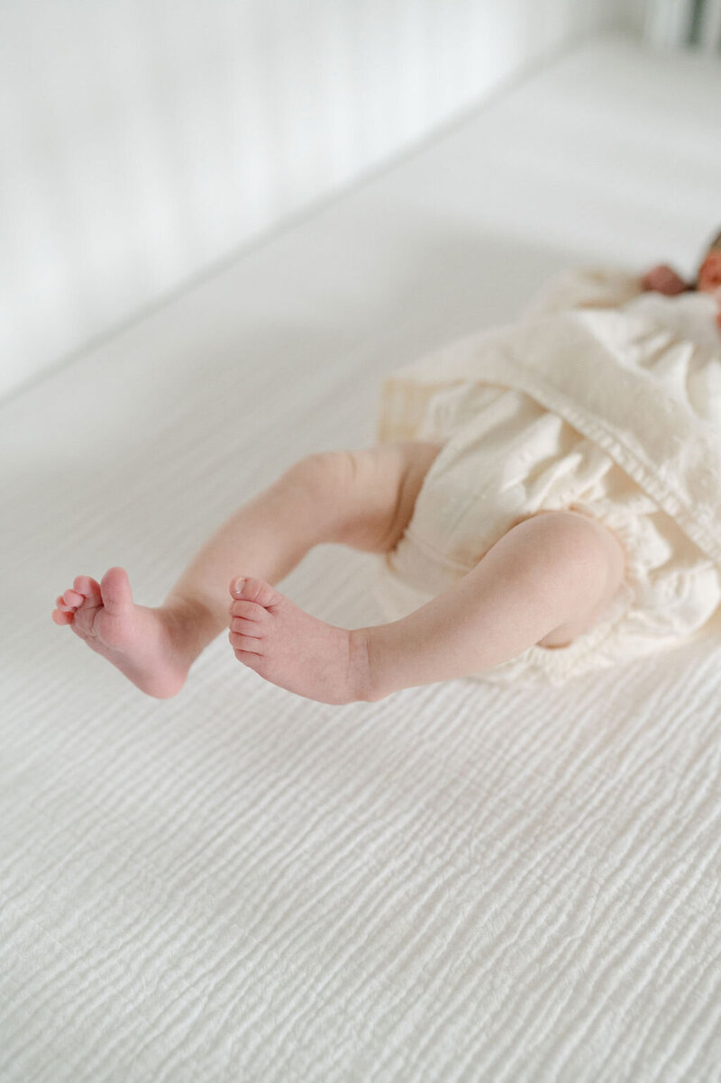 Timeless-Modern-Cozy-InHomeNewborn-BabyNursery-NaturalLightPhotographer-MapleGrove-Plymouth-GoldenValley-Minnesota13